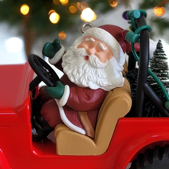 IOB HALLMARK SIGNED KEEPSAKE 1996 SANTA'S 4X4 RED JEEP HERE COMES SANTA ORNAMENT - Picture 3 of 15